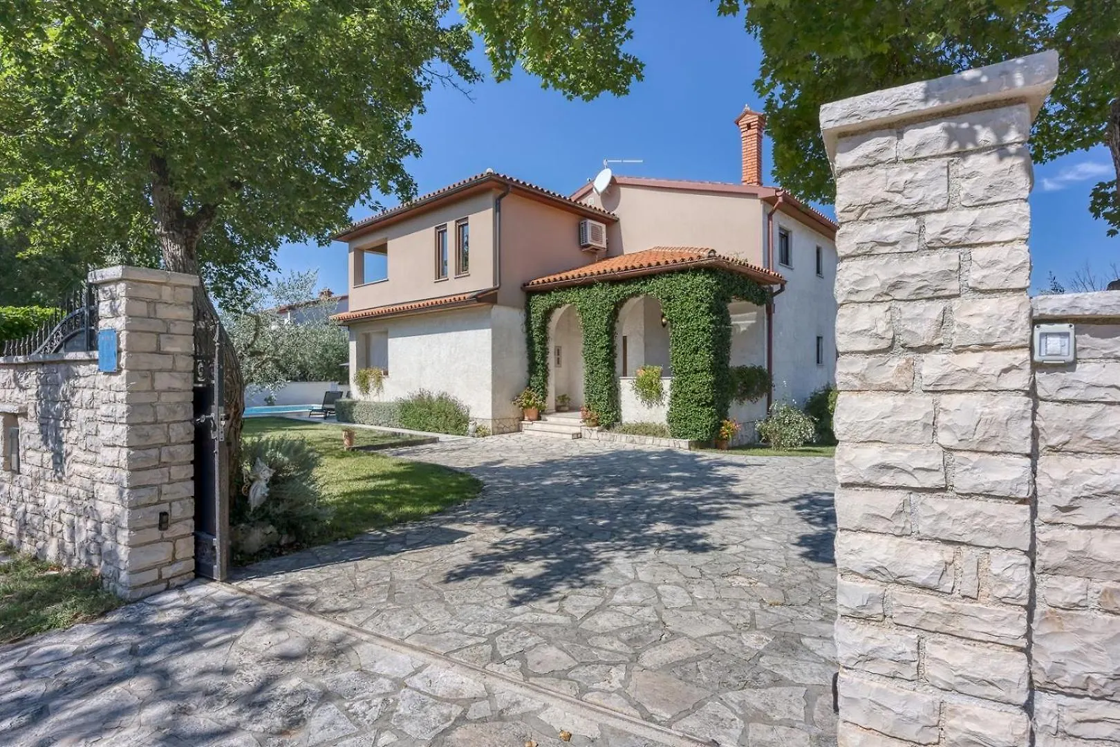 Holiday House Rita With Private Pool Marčana Croacia